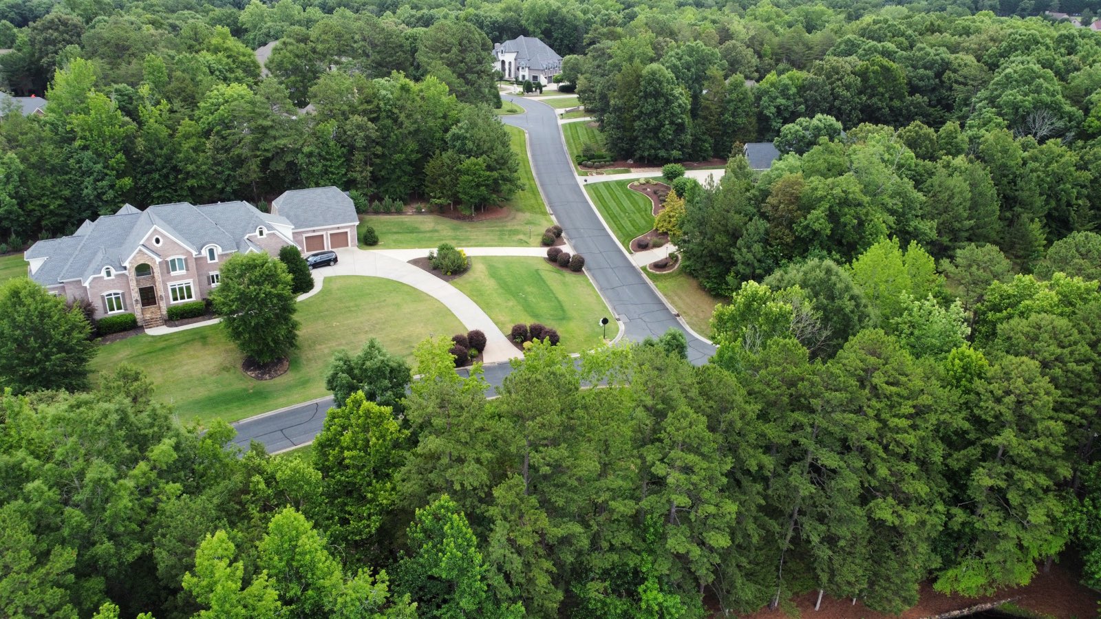 Aerial view of Pine Creek's tree-lined streets and estates